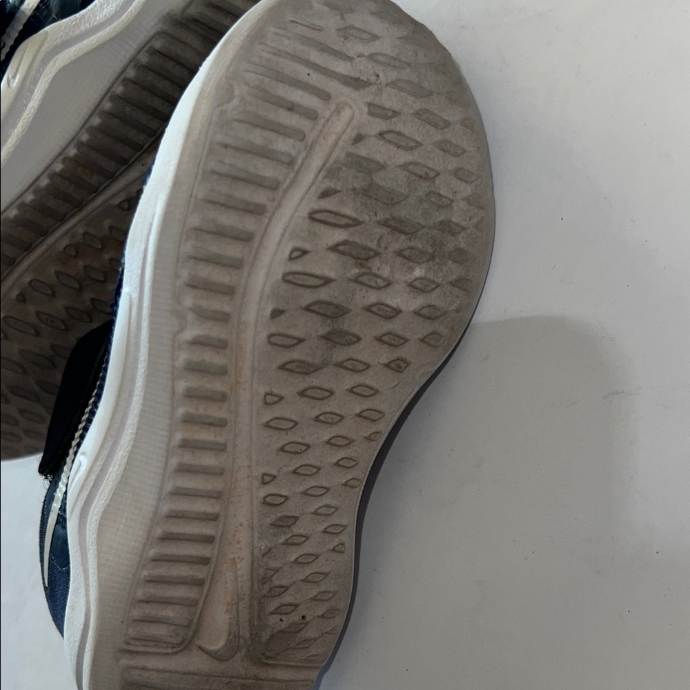 Nike Navy and White Sneakers Toddler size 5C - Picture 6 of 7